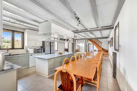 Salle à manger du gîte Jonquille pour les repas du groupe