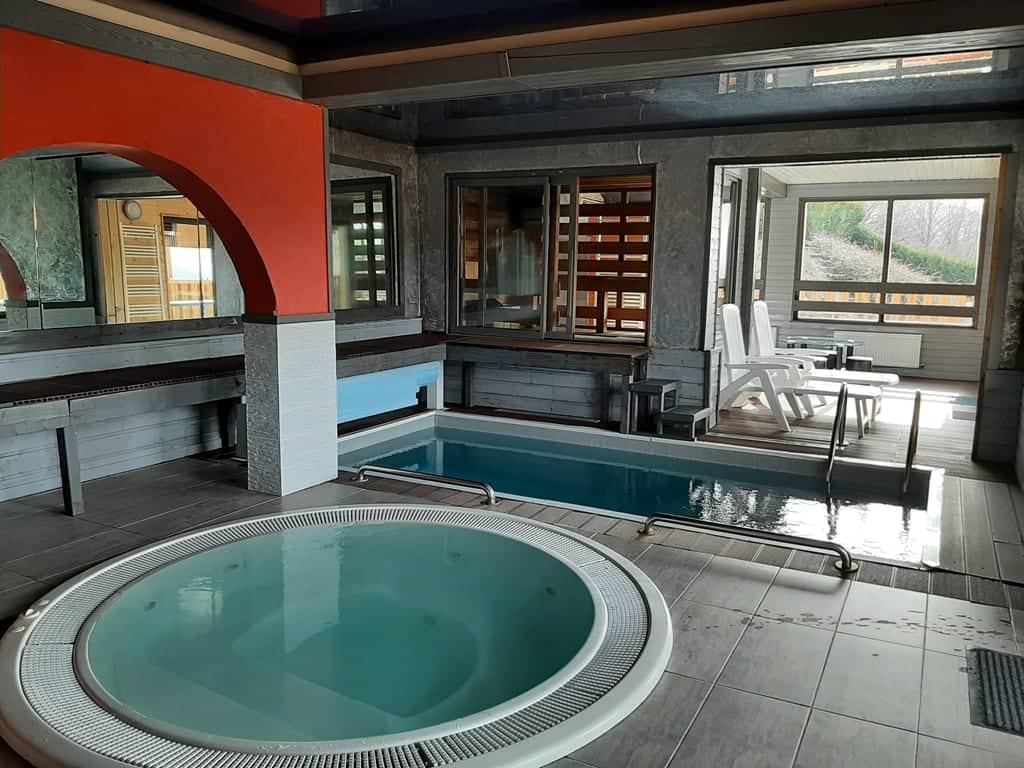 Piscine couverte du Domaine du Gomm à Oderen, accessible toute l'année pour 24 personnes