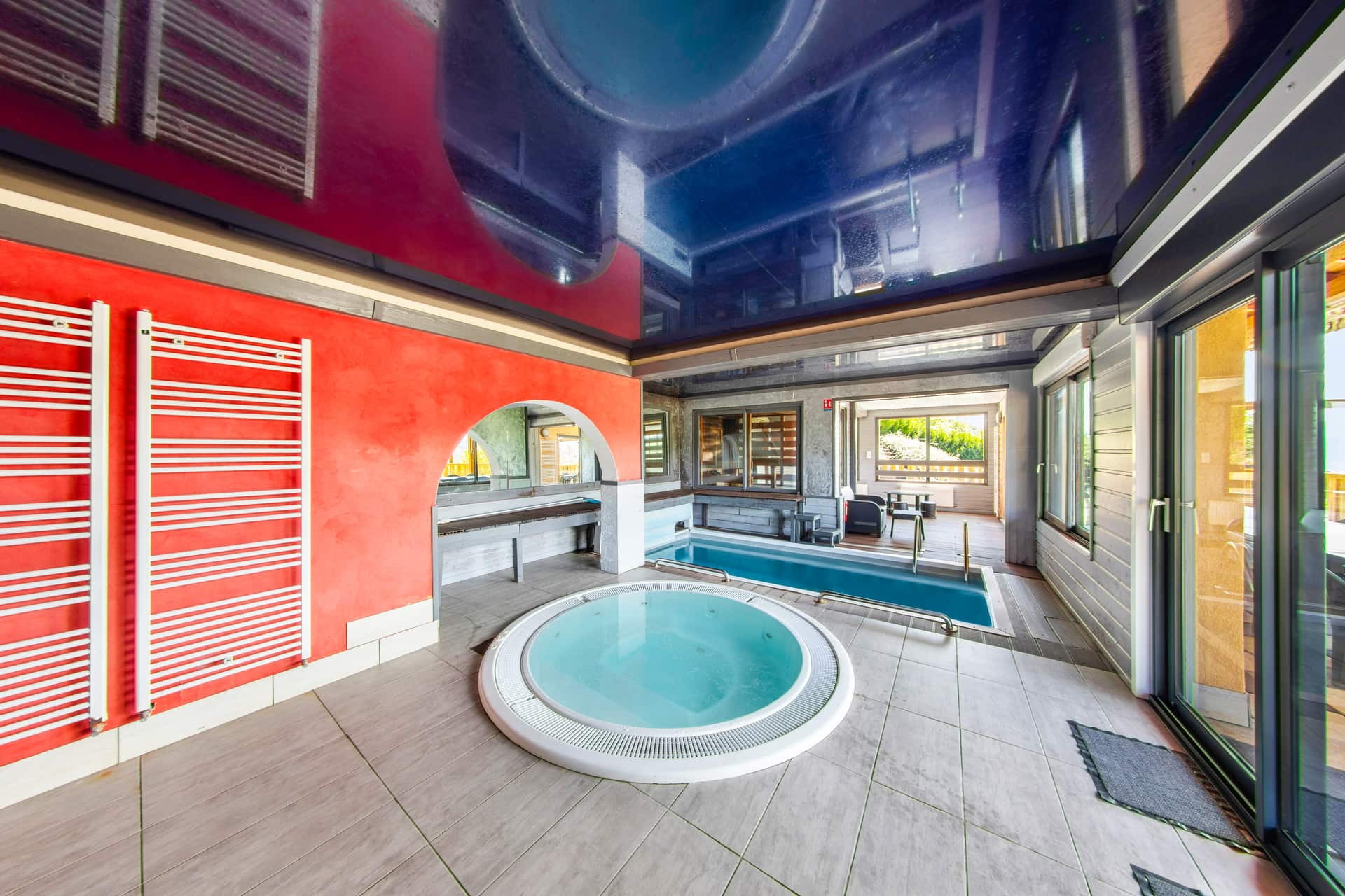 Spa extérieur privatif du gîte Jonquille à Oderen avec vue panoramique sur les Vosges