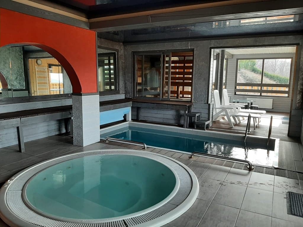 Piscine couverte du Domaine du Gomm à Oderen, accessible toute l'année pour 24 personnes
