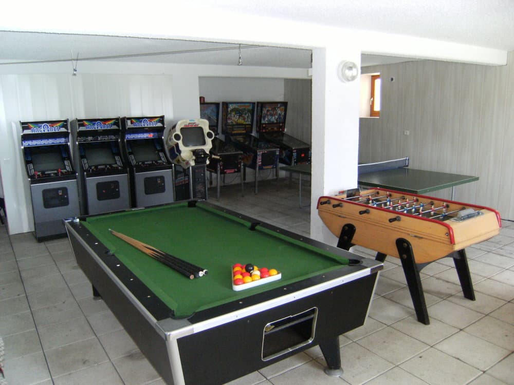 Salle de jeux Regisland : billard, flippers, baby-foot