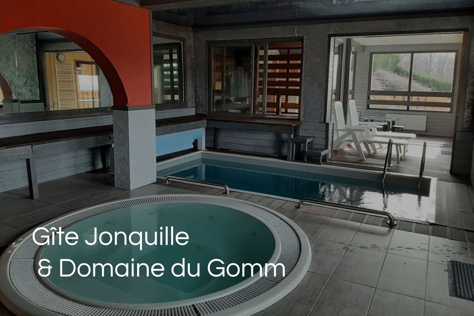 Piscine couverte du Domaine du Gomm