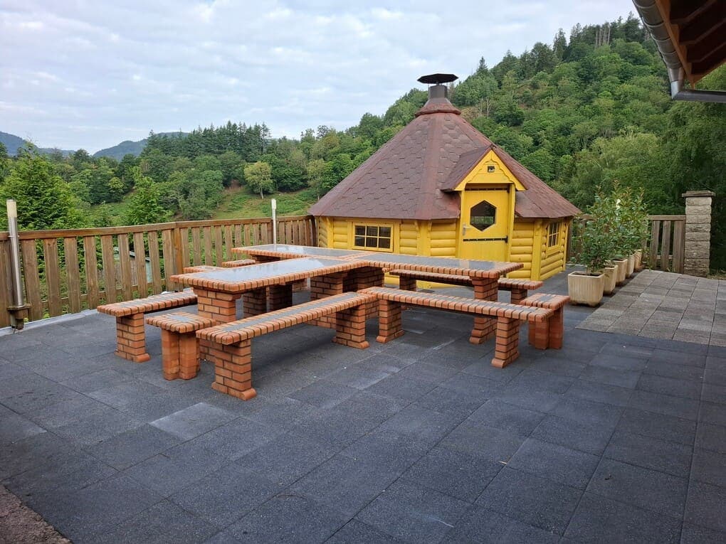 Kota grill finlandais du Domaine du Gomm, vue sur les collines vosgiennes