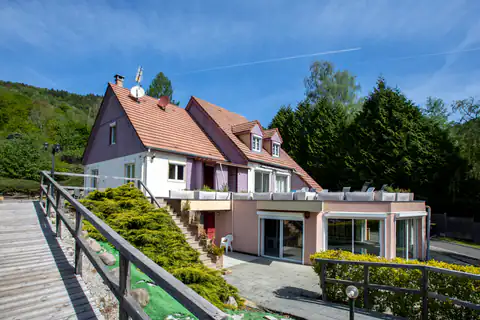 Façade et terrasse couverte du gîte Gentiane à Saint-Amarin, Alsace