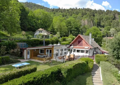 Extérieur du gite de groupe Orchidée