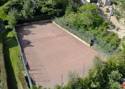 Terrain de tennis du gite de groupe Orchidée