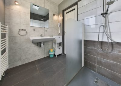 Salle d'eau du gite de groupe Orchidée