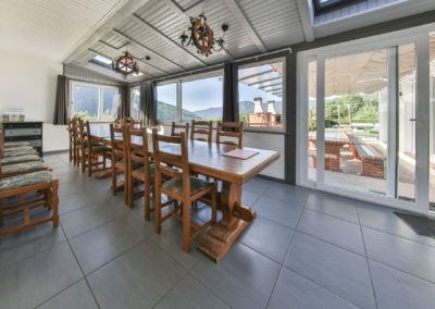 Salle à manger du gite de groupe Orchidée