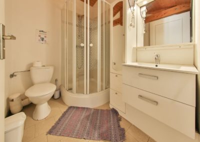 Salle d'eau de l'annexe Pâquerette - Gite Jonquille