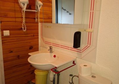 Salle d'eau gîte de groupe Jonquille